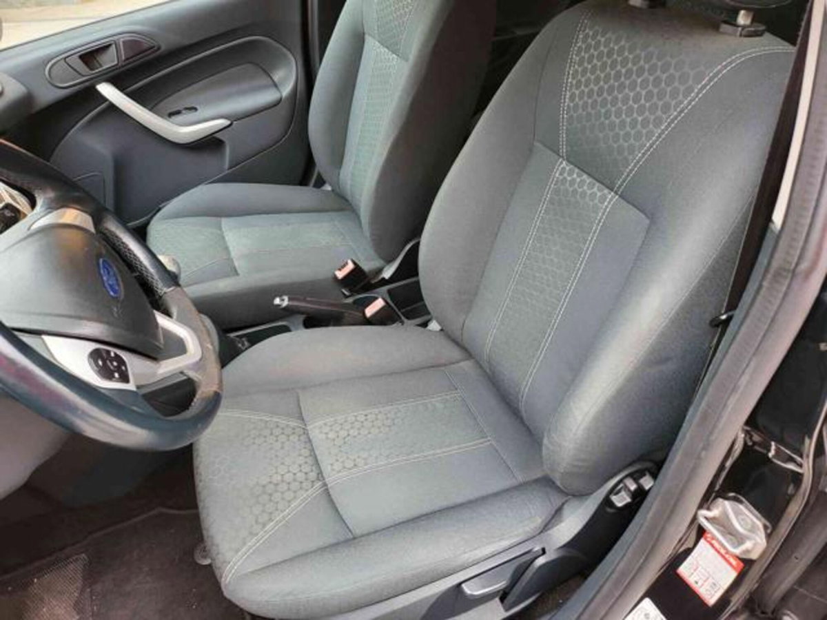 Ford Fiesta 1.2 82 CV 5 porte Titanium (10)