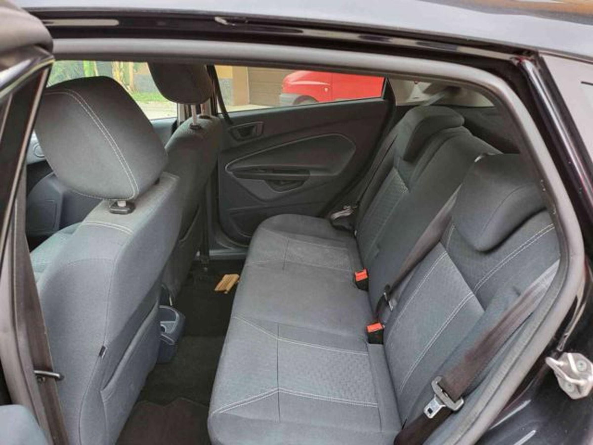 Ford Fiesta 1.2 82 CV 5 porte Titanium (9)