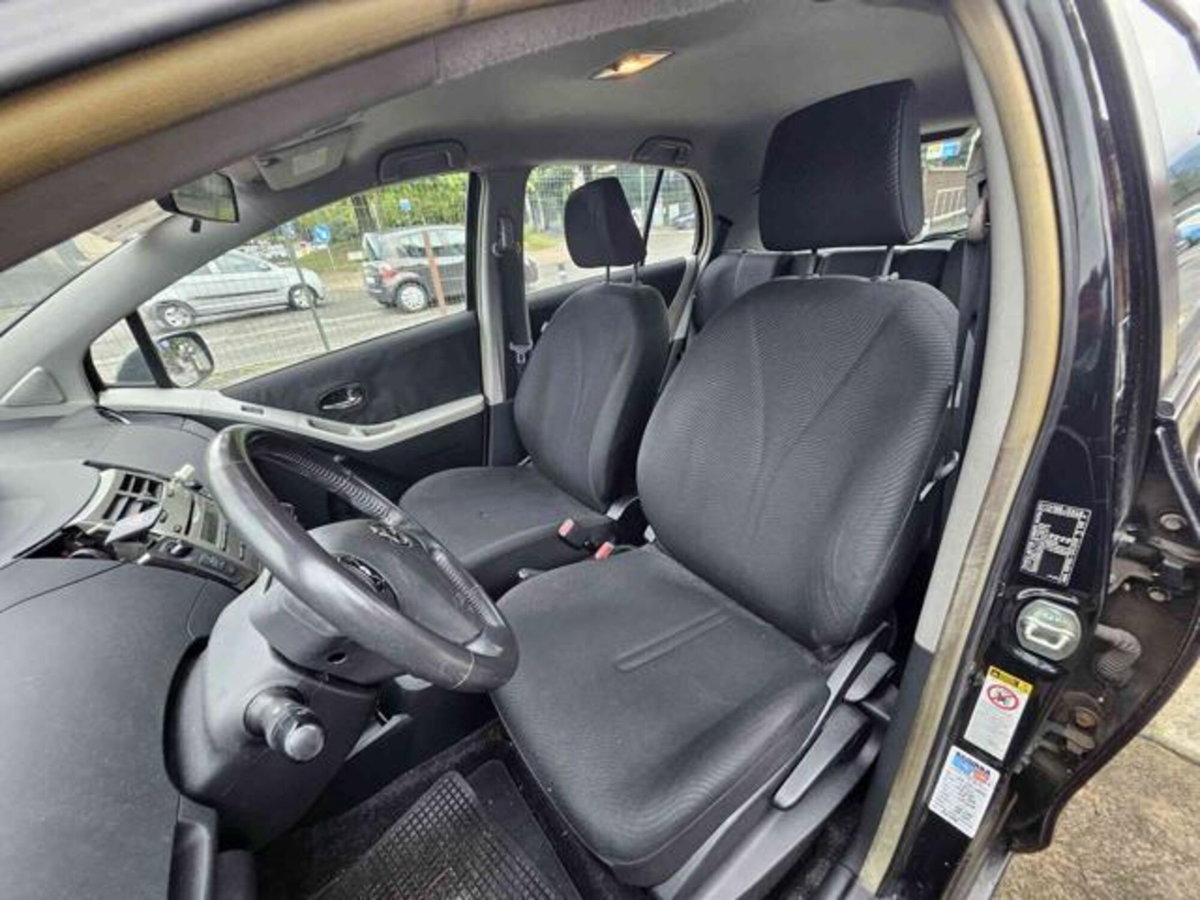 Toyota Yaris 1.3 5 porte M-MT Sol (7)
