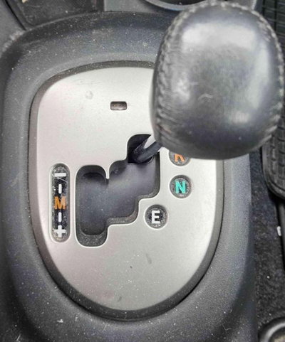 Toyota Yaris 1.3 5 porte M-MT Sol (9)