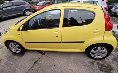 Peugeot 107 68CV 5p. Urban Move (8)