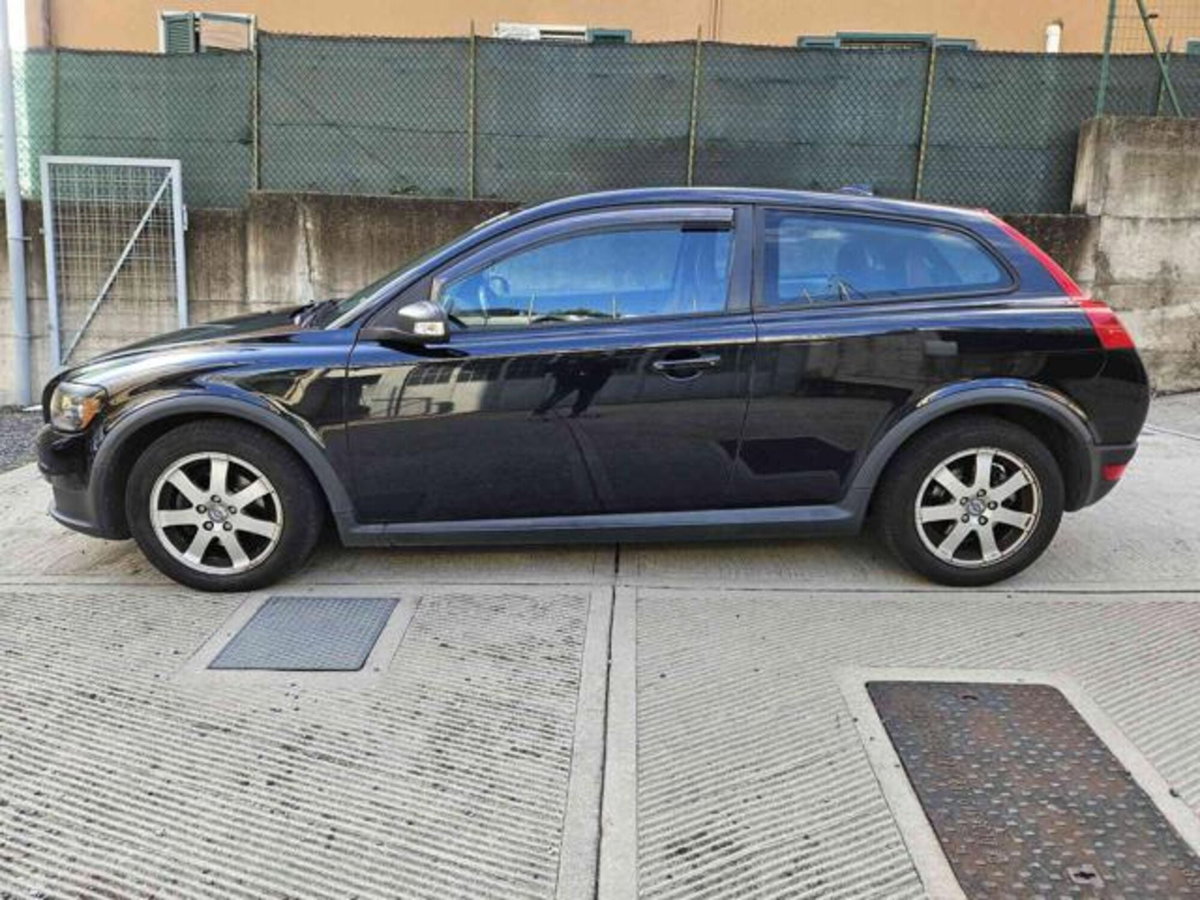 Volvo C30 1.6 D Momentum (4)
