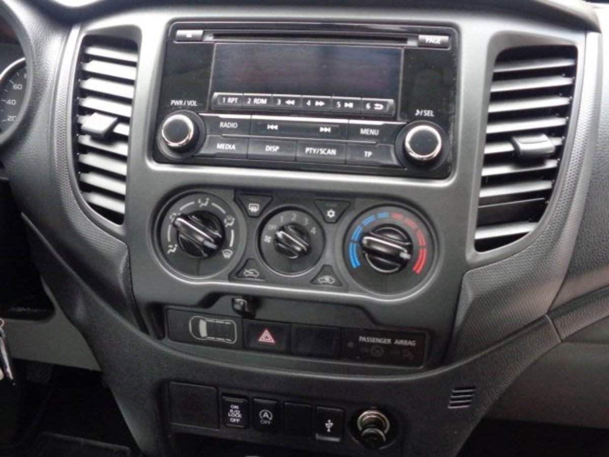 Mitsubishi L200 2.4 DI-D/154CV Club Cab Invite (7)