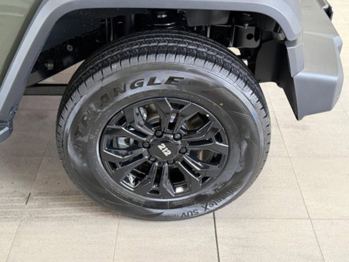 Emc 212 212 2.0 tgdi Adventurer 4wd 8at (8)