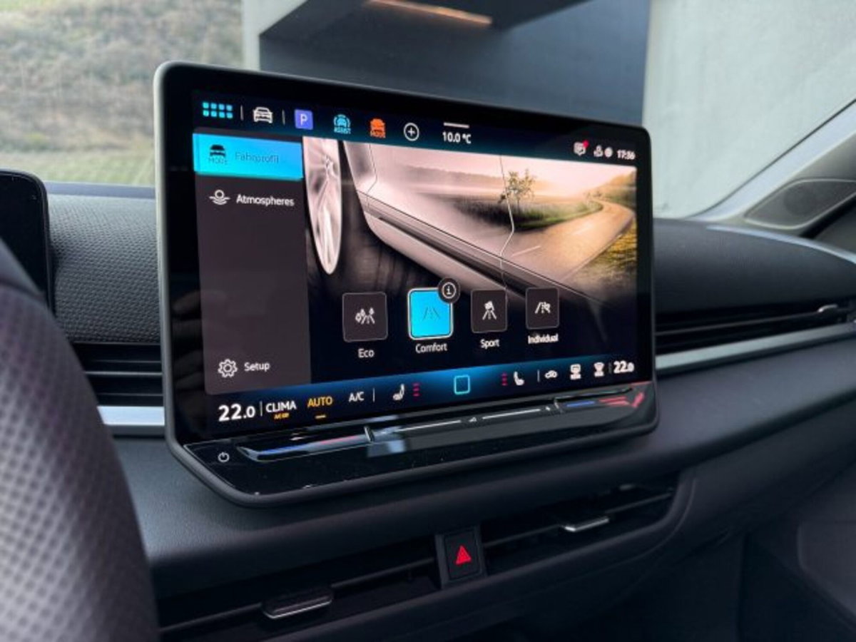 Volkswagen T-Roc 1.5 etsi R-Line 150cv dsg (16)