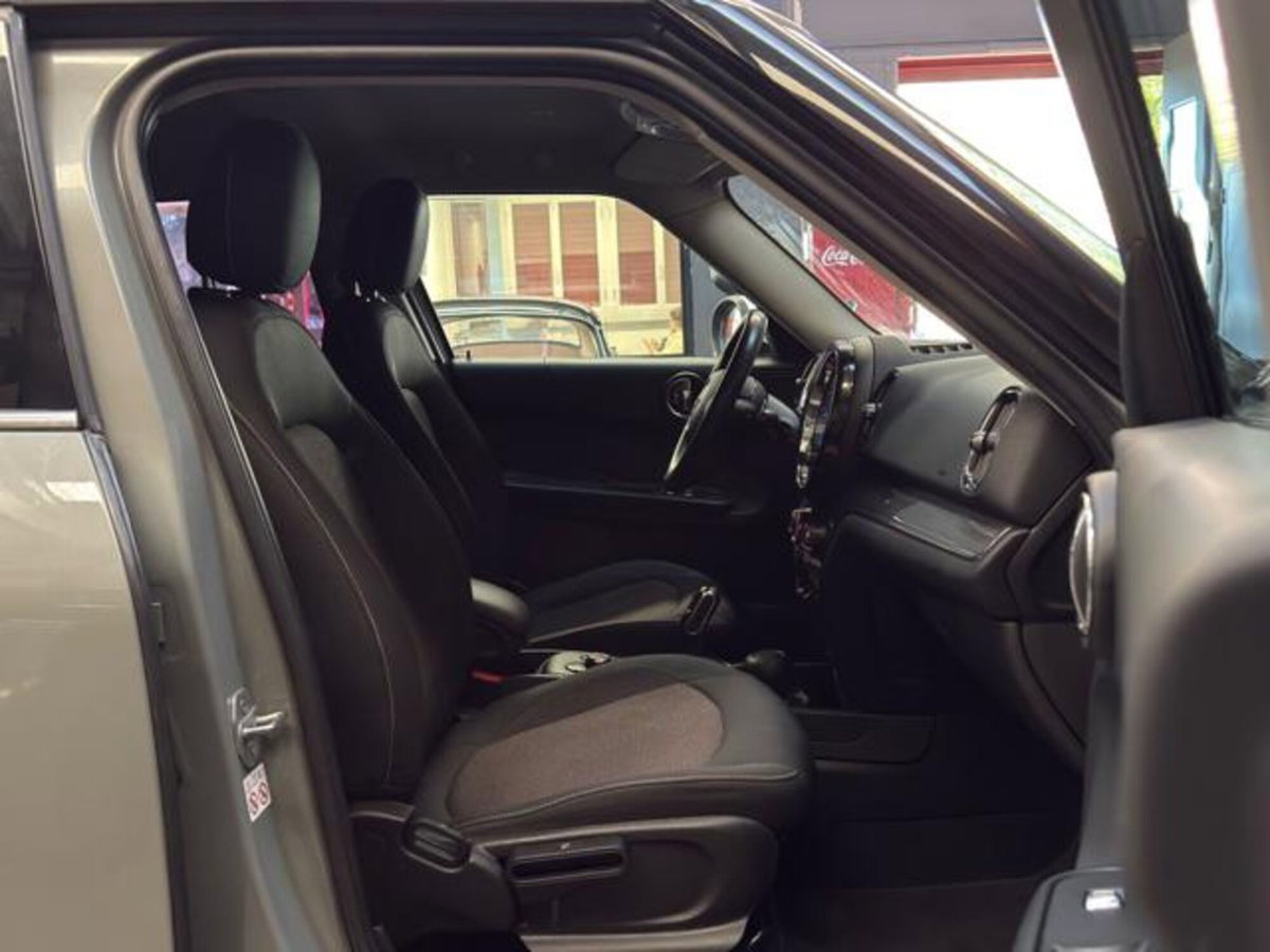 MINI Mini Countryman 2.0 Cooper D Essential Countryman (13)