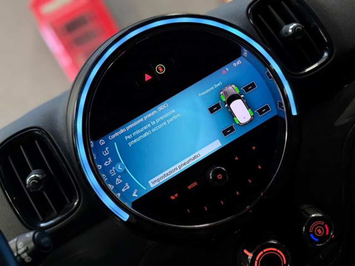 MINI Mini Countryman 2.0 Cooper D Essential Countryman (17)