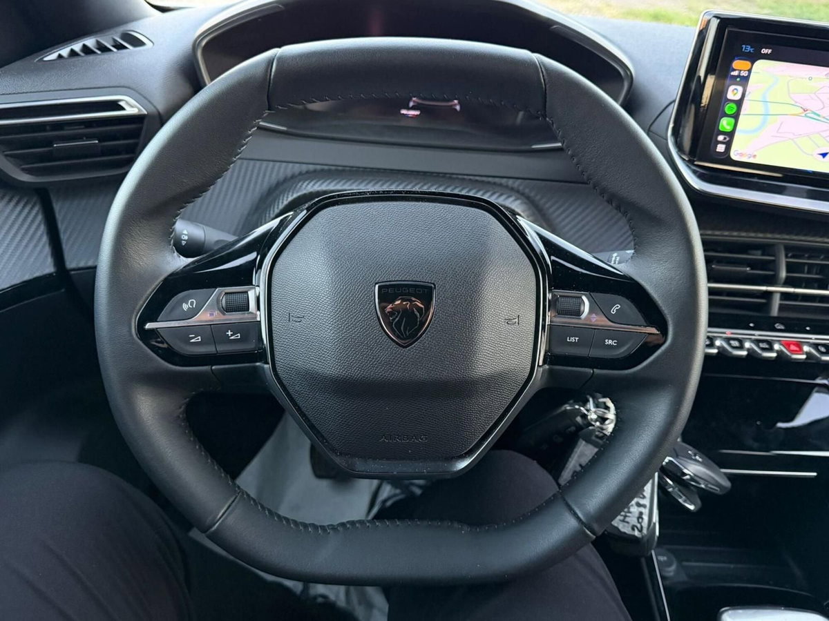Peugeot 2008 PureTech 100 S&S Allure (14)