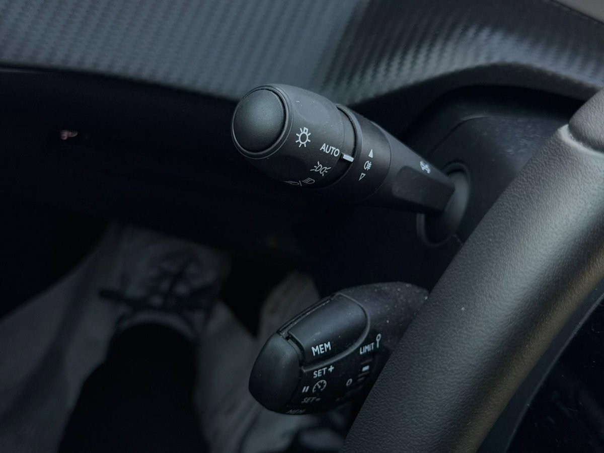 Peugeot 2008 PureTech 100 S&S Allure (15)