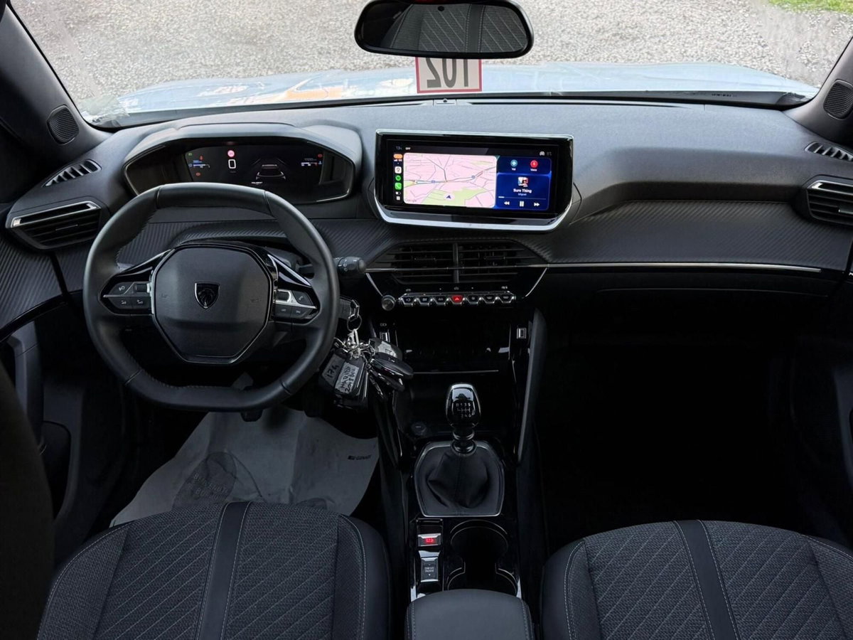 Peugeot 2008 PureTech 100 S&S Allure (16)
