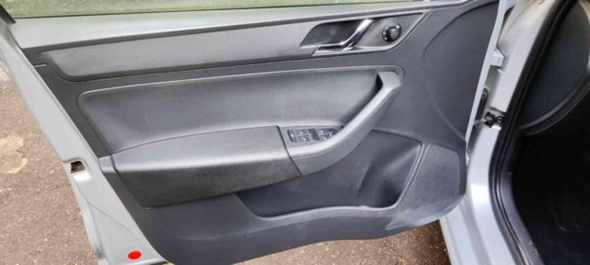 Skoda Rapid Spaceback TSI 105CV Ambition (9)
