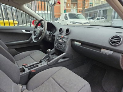 Audi A3 Sportback 2.0 16V TDI quattro Ambiente (9)