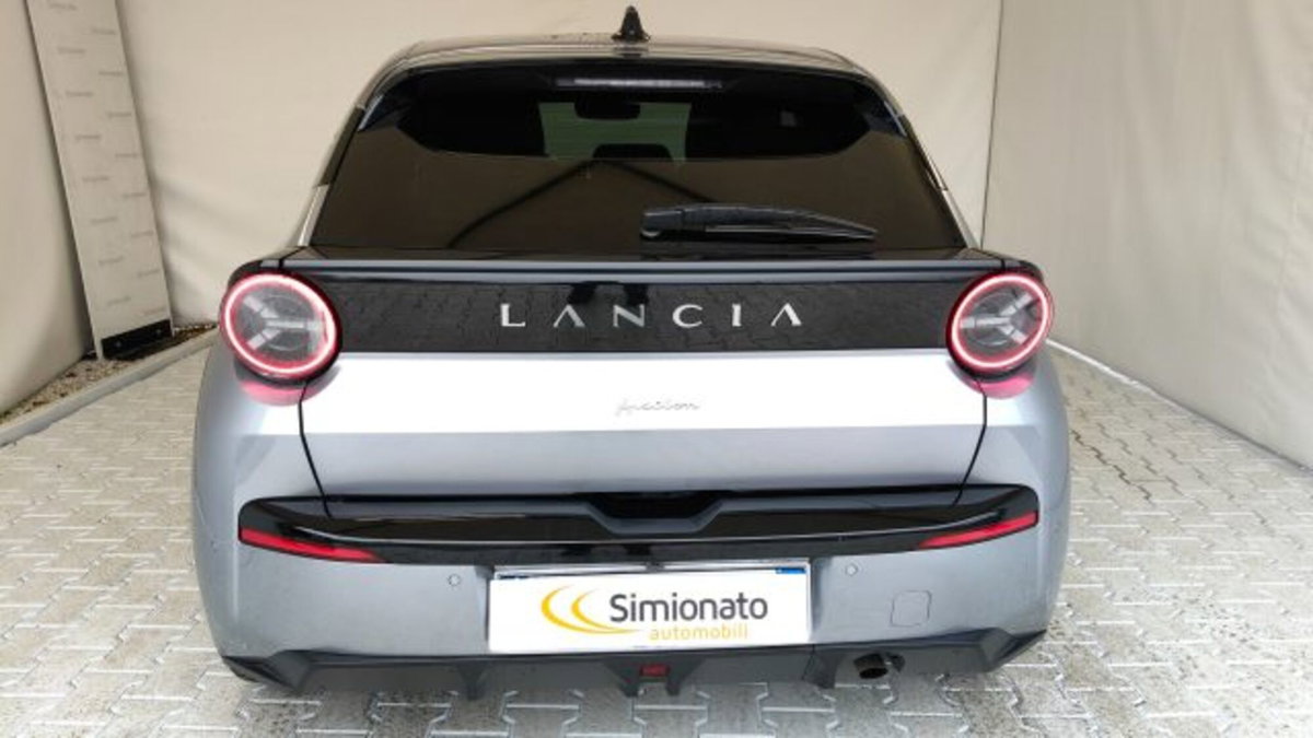 Lancia Ypsilon 1.2 mhev Edizione Limitata Cassina e-dct (5)