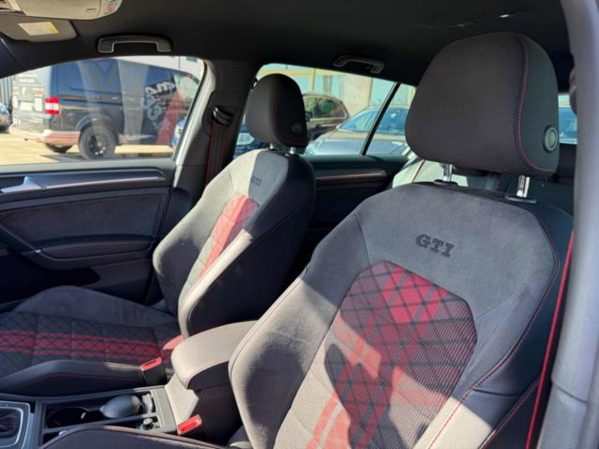 Volkswagen Golf GTI 2.0 TSI TCR DSG 5p. BlueMotion Technology (10)
