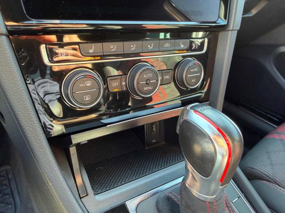 Volkswagen Golf GTI 2.0 TSI TCR DSG 5p. BlueMotion Technology (20)