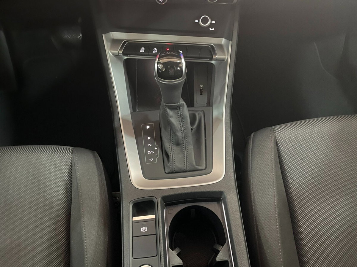 Audi Q3 35 TDI quattro S tronic Business (14)