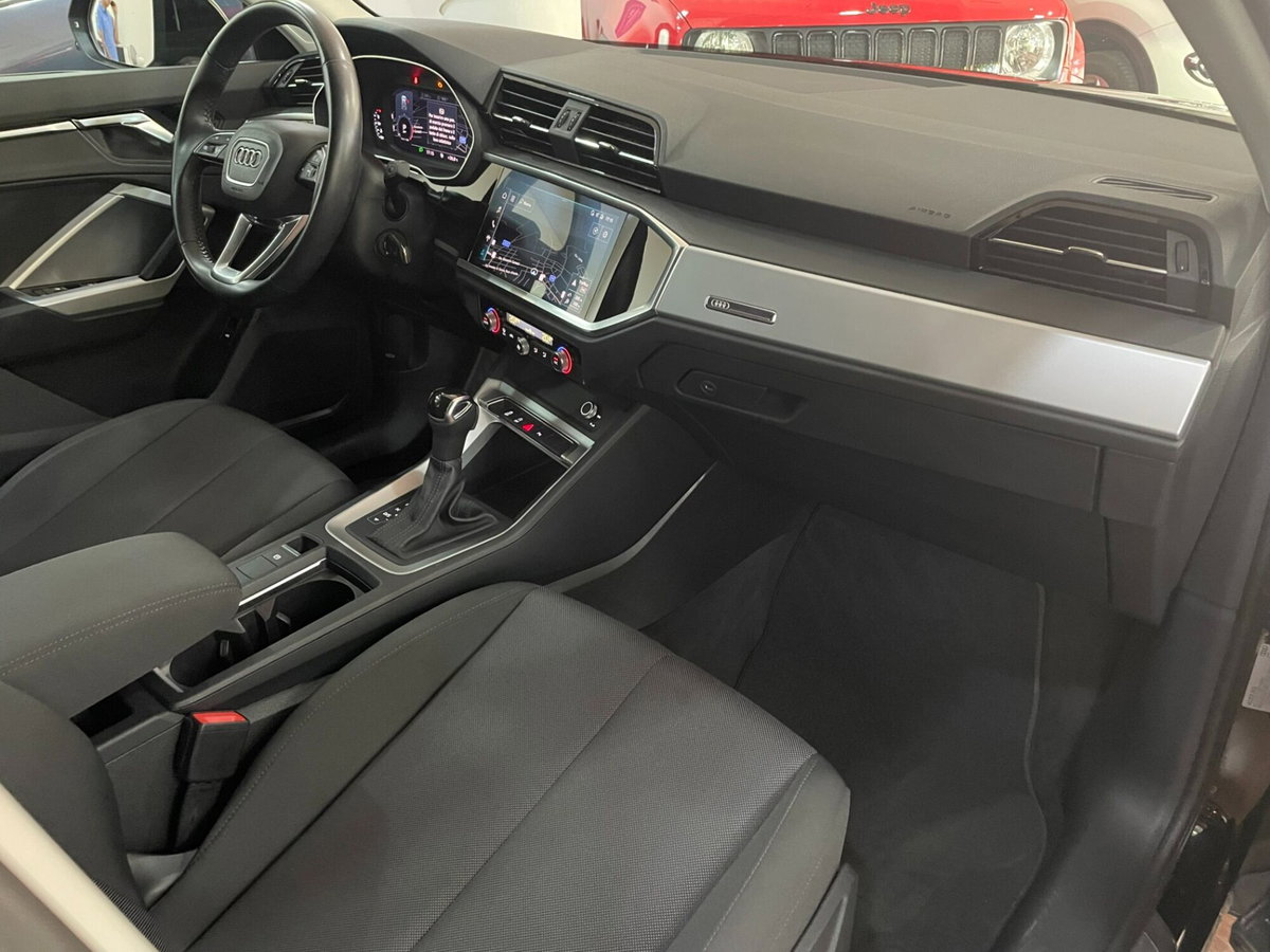 Audi Q3 35 TDI quattro S tronic Business (15)