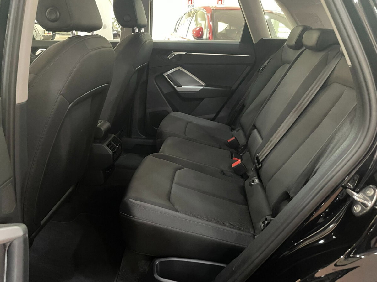 Audi Q3 35 TDI quattro S tronic Business (16)