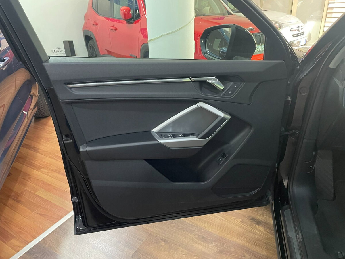Audi Q3 35 TDI quattro S tronic Business (17)