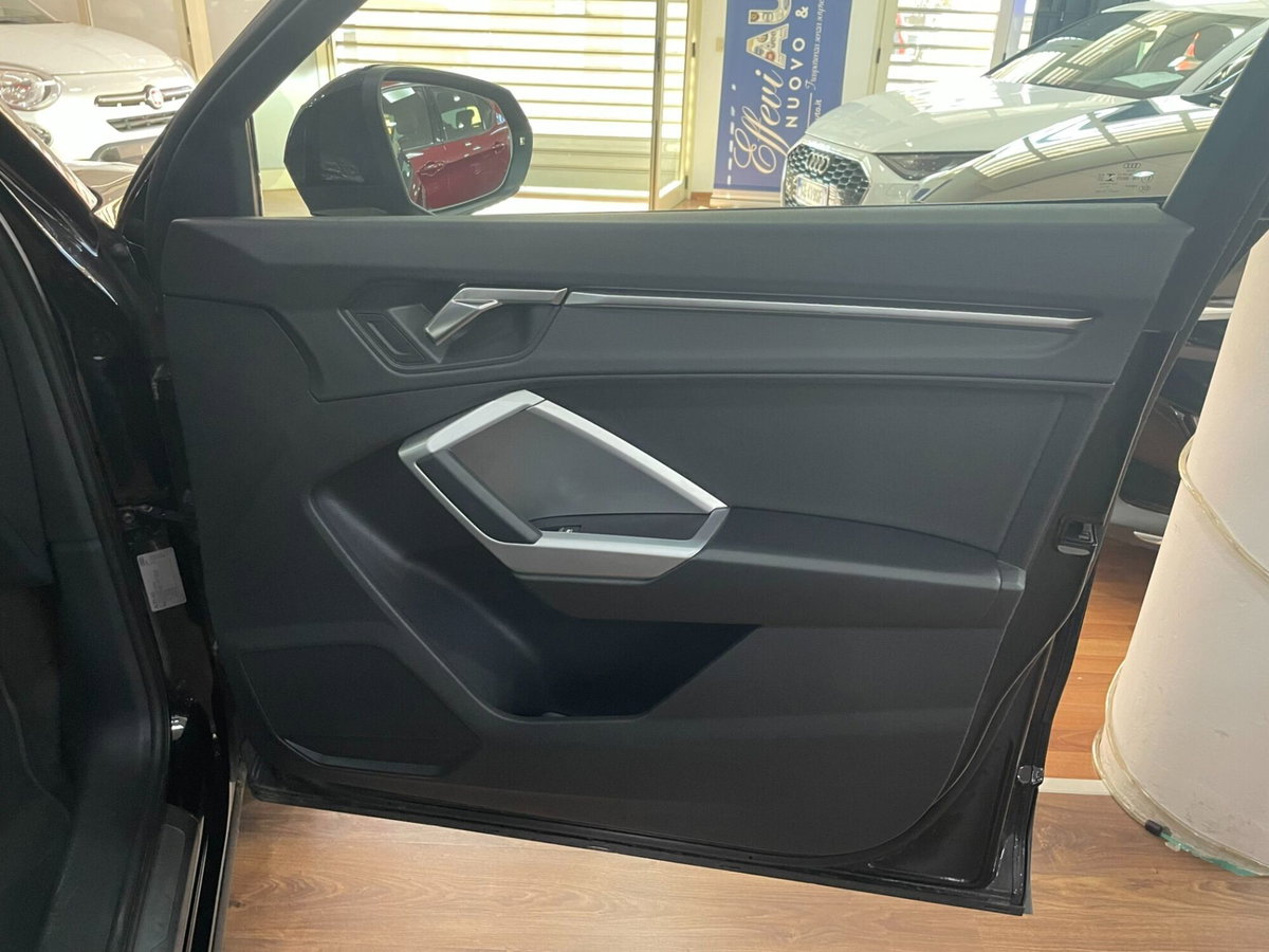 Audi Q3 35 TDI quattro S tronic Business (19)