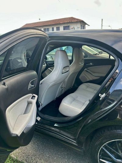 Mercedes-Benz Classe A 180 d Premium (4)