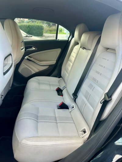 Mercedes-Benz Classe A 180 d Premium (8)