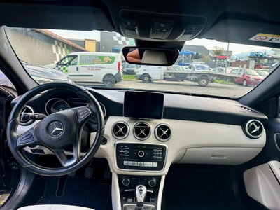Mercedes-Benz Classe A 180 d Premium (9)