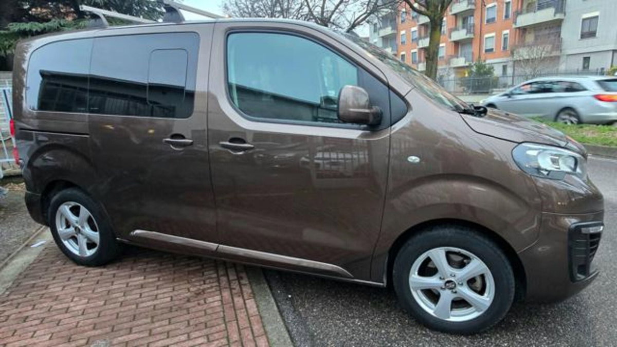 Peugeot Traveller BlueHDi 120 S&S Long Active (10)