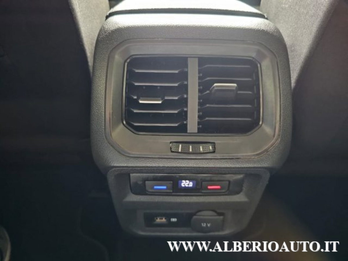 Volkswagen Tiguan Allspace 2.0 tdi R-Line 150cv dsg (18)