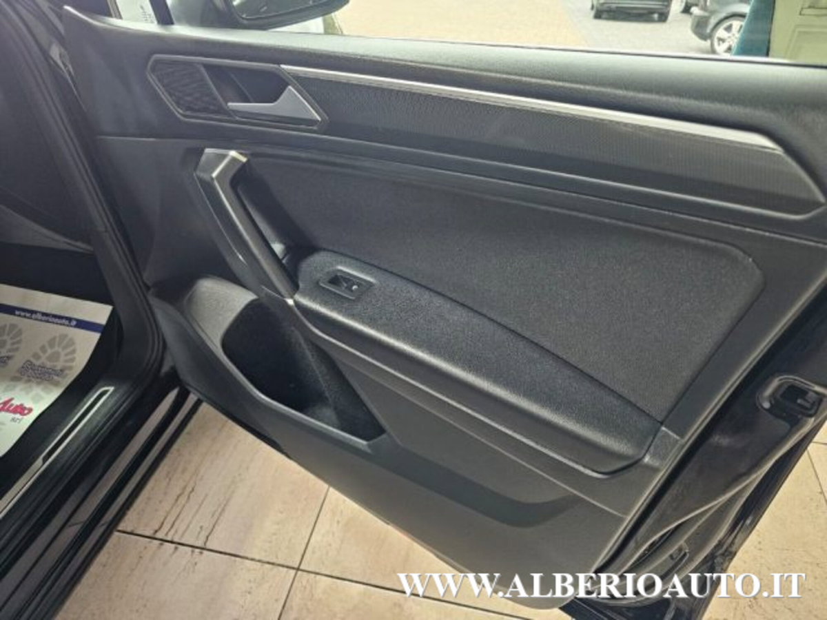 Volkswagen Tiguan Allspace 2.0 tdi R-Line 150cv dsg (8)