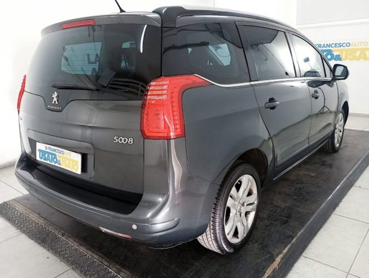 Peugeot 5008 BlueHDi 150 S&S Allure (2)