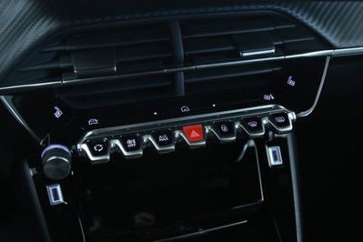 Peugeot 2008 PureTech 130 S&S EAT8 Allure Pack (19)