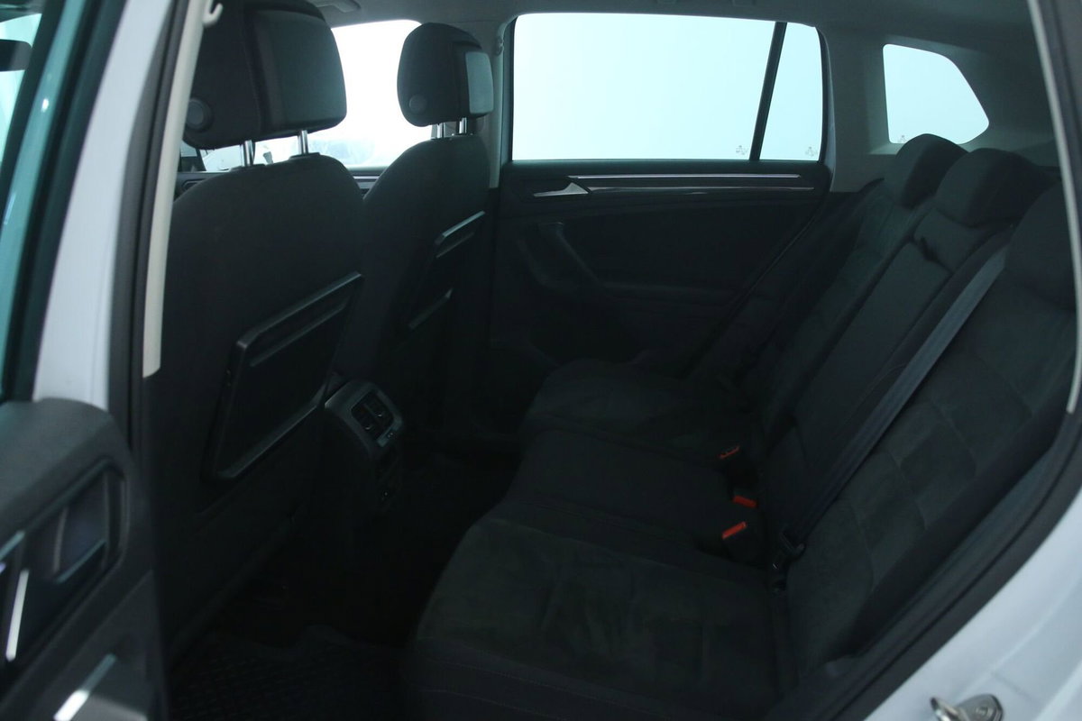 Volkswagen Tiguan Allspace 2.0 TDI SCR DSG 4MOTION R-Line (8)