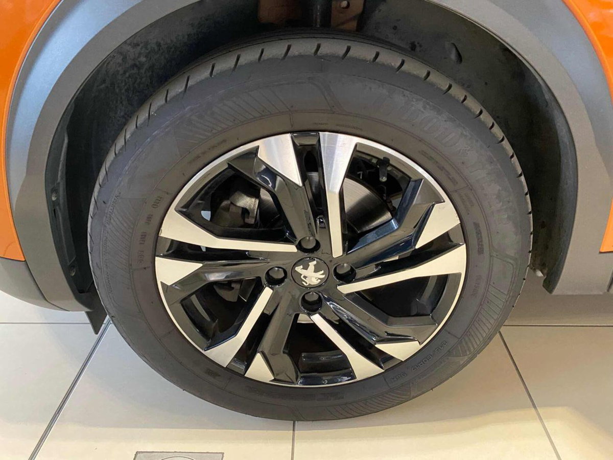 Peugeot 2008 BlueHDi 130 S&S EAT8 GT Line (10)