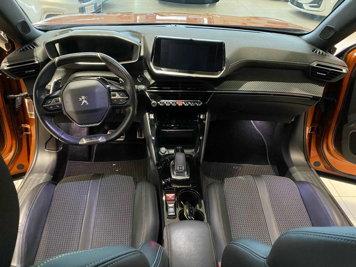 Peugeot 2008 BlueHDi 130 S&S EAT8 GT Line (12)