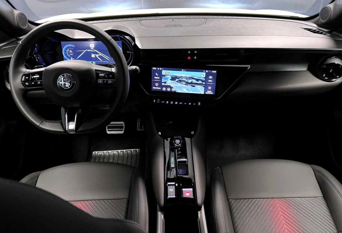 Alfa Romeo Junior 1.2 ibrida Speciale 145cv edct6 (3)