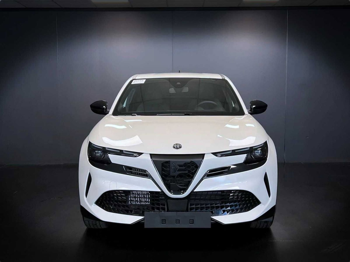 Alfa Romeo Junior 1.2 ibrida Speciale 145cv edct6 (8)