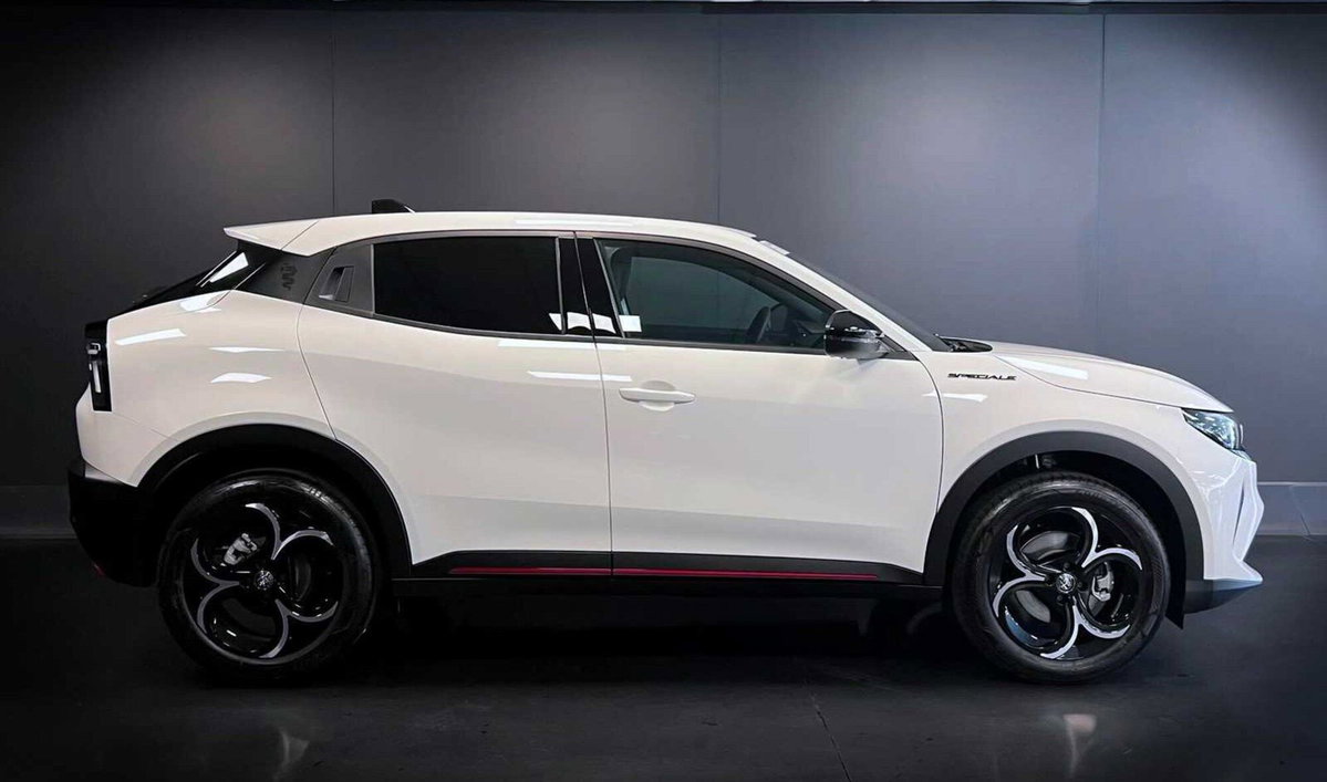 Alfa Romeo Junior 1.2 ibrida Speciale 145cv edct6 (9)