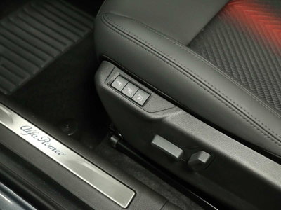Alfa Romeo Junior 1.2 ibrida Q4 Intensa 145cv edct6 (13)