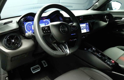 Alfa Romeo Junior 1.2 ibrida Q4 Intensa 145cv edct6 (16)