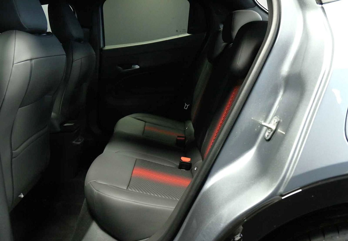 Alfa Romeo Junior 1.2 ibrida Q4 Intensa 145cv edct6 (5)