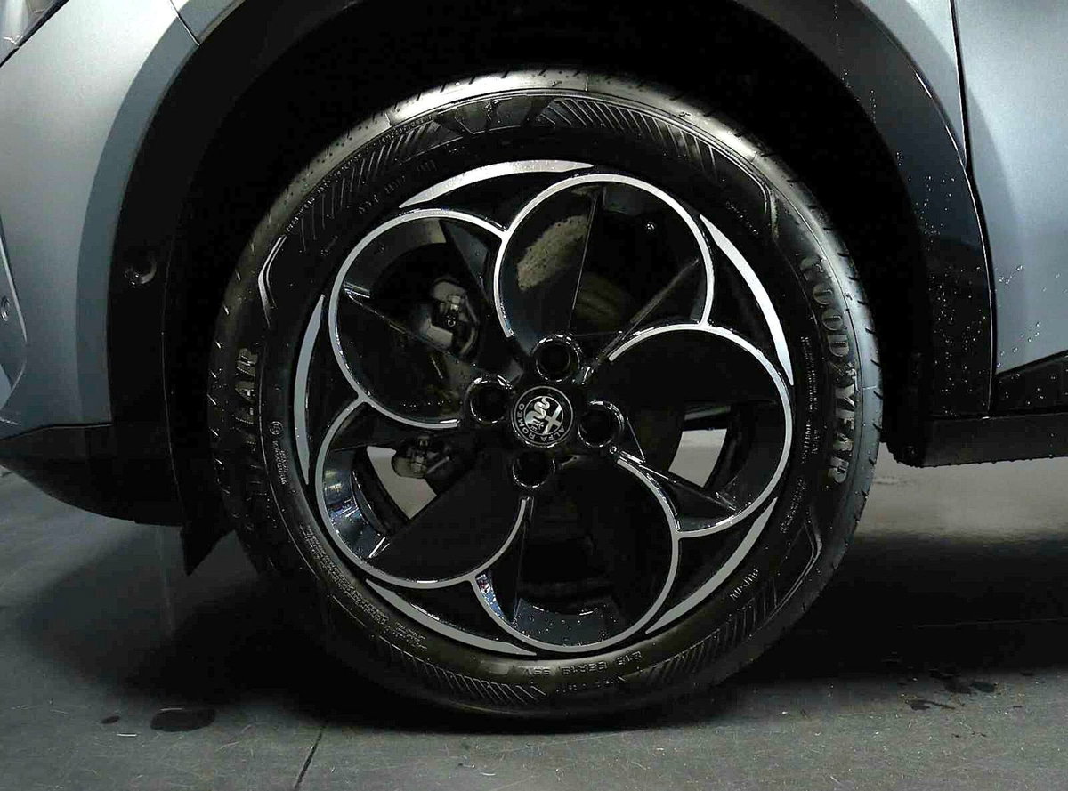 Alfa Romeo Junior 1.2 ibrida Q4 Intensa 145cv edct6 (8)