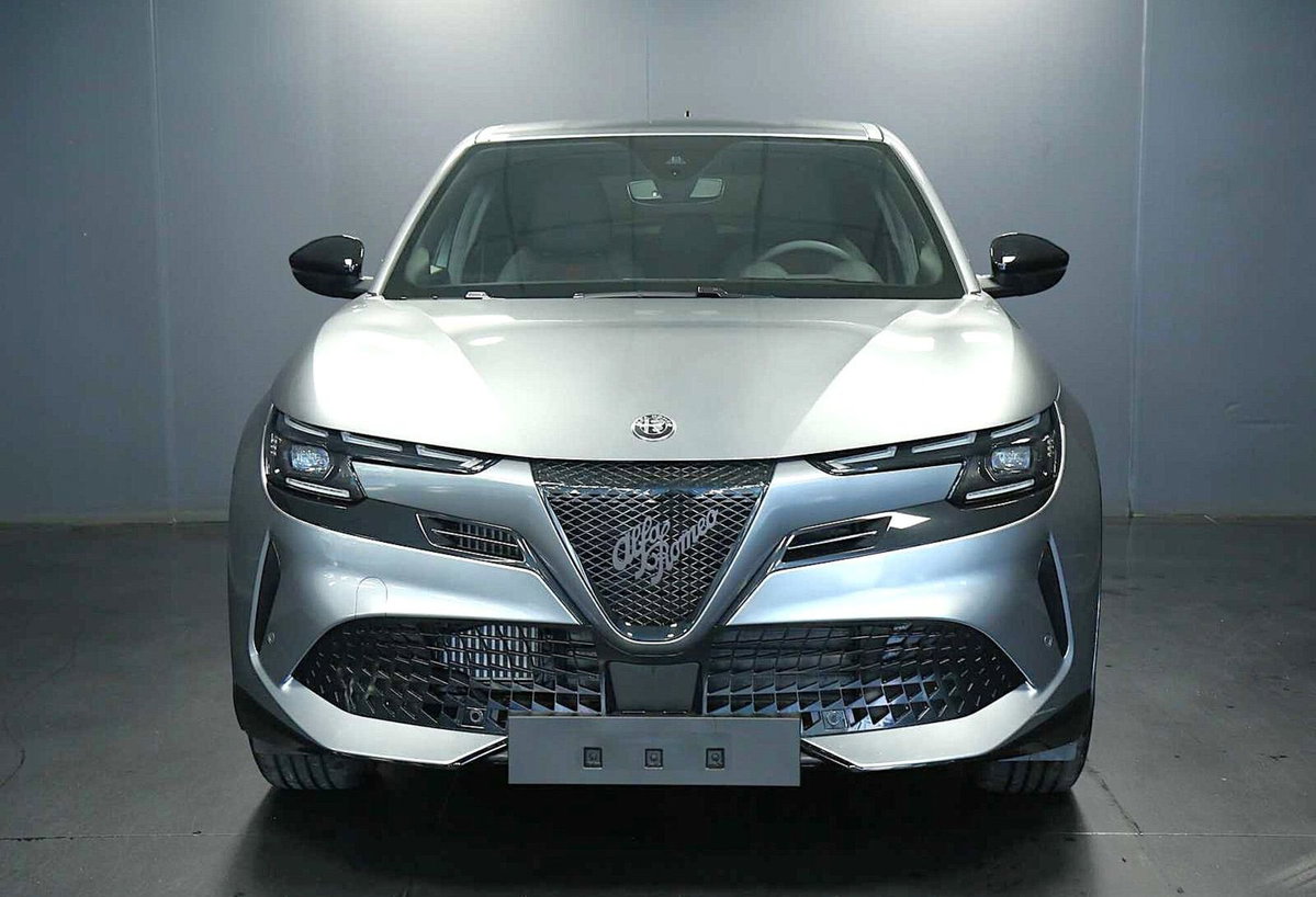 Alfa Romeo Junior 1.2 ibrida Q4 Intensa 145cv edct6 (9)