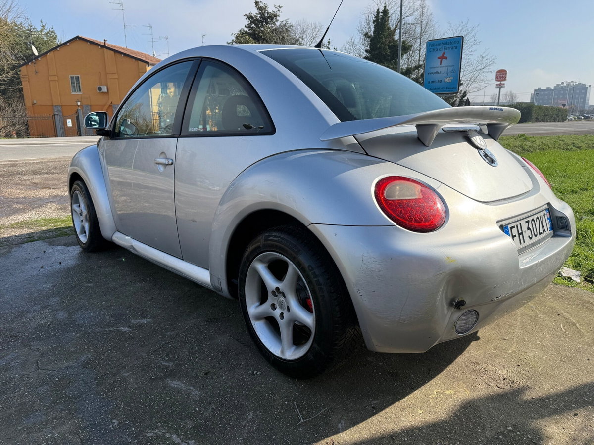 Volkswagen New Beetle 2.0 (3)