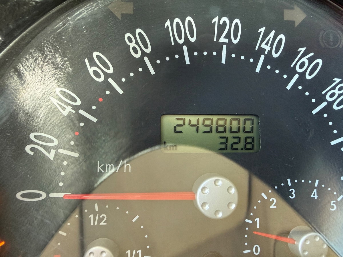Volkswagen New Beetle 2.0 (6)
