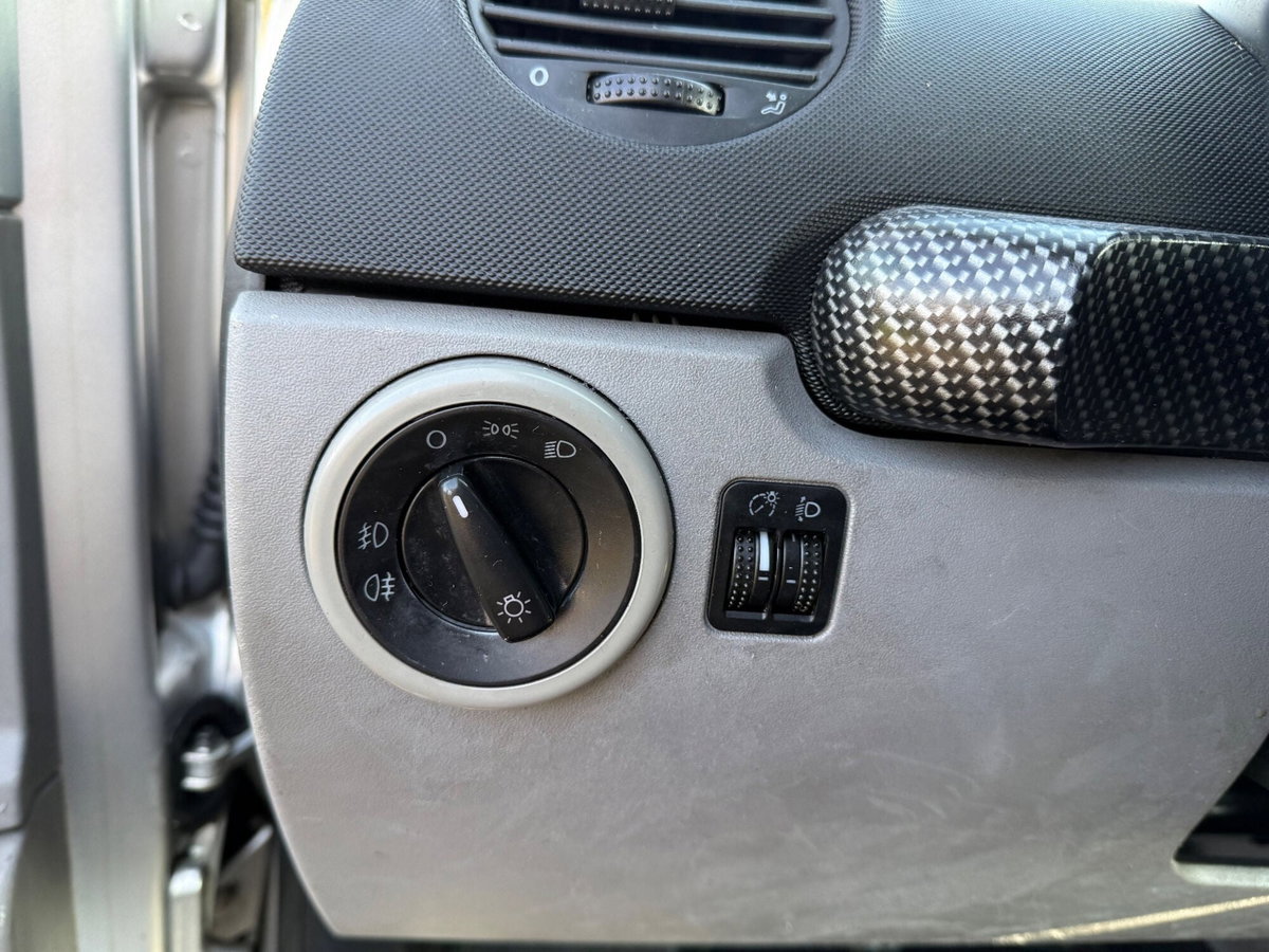 Volkswagen New Beetle 2.0 (8)