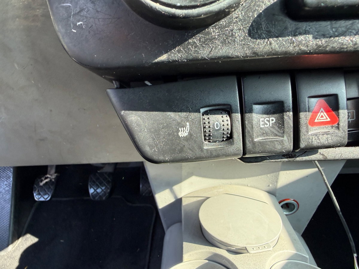 Volkswagen New Beetle 2.0 (9)