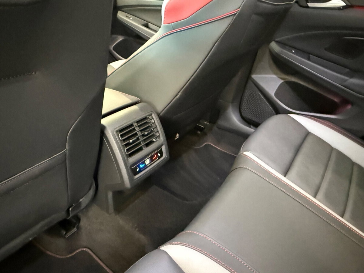 Volkswagen Golf 2.0 TSI GTI DSG (10)