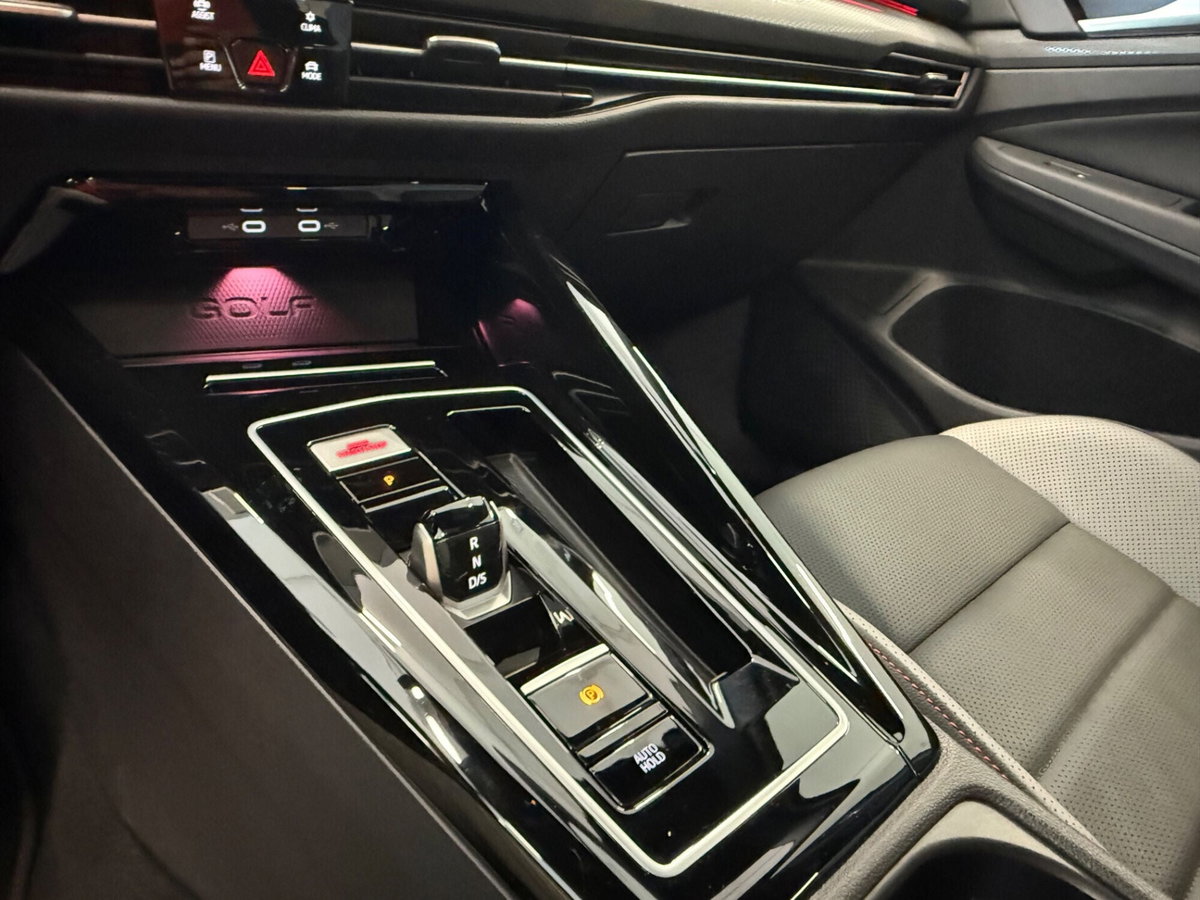 Volkswagen Golf 2.0 TSI GTI DSG (16)