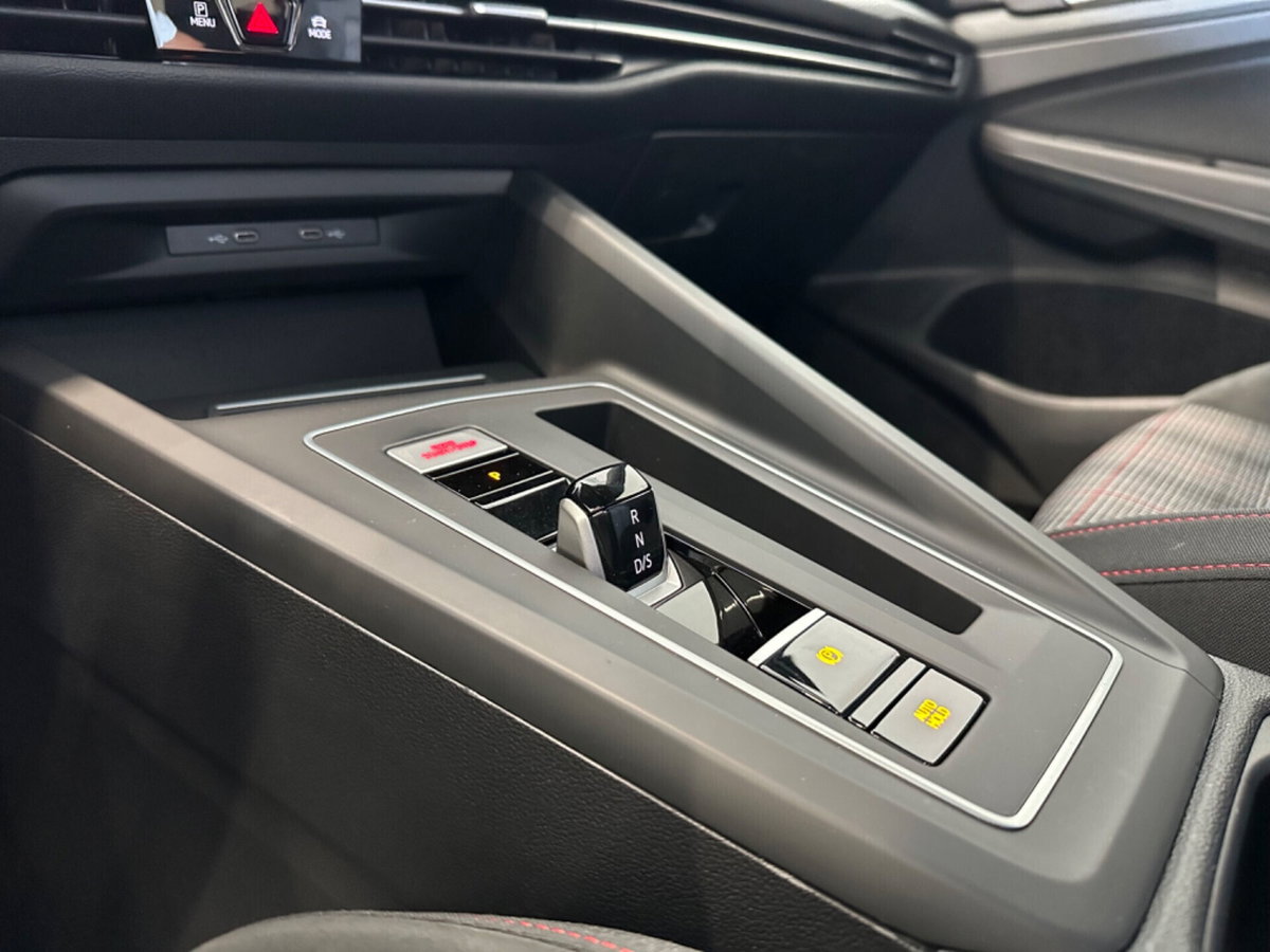 Volkswagen Golf 2.0 TSI GTI DSG (13)